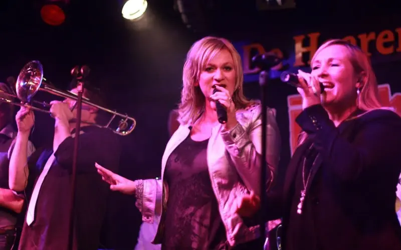 Back in the Groove voordelig boeken bij burolivemuziek.nl