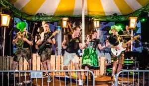 Woenderbaar boek je bij Burolivemuziek.nl