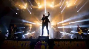 Weekend Warriors voordelig boeken bij Burolivemuziek.nl