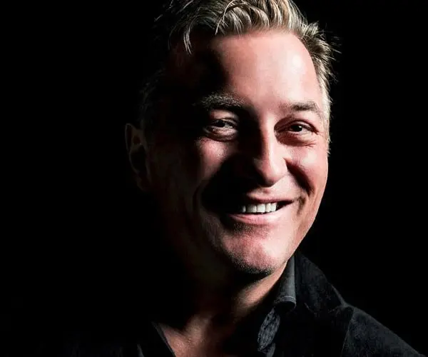 Twan Lijten boek je het voordeligst bij Burolivemuziek.nl