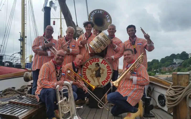 Kleintje Pils voordelig boeken bij Burolivemuziek.nl