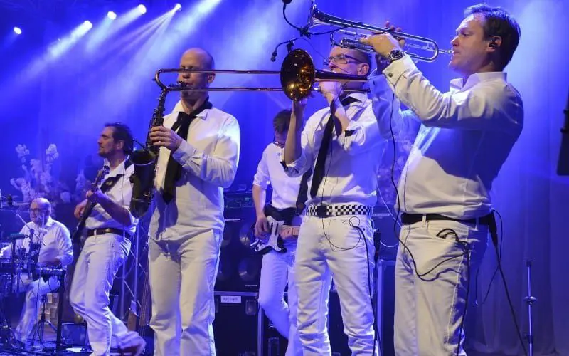 Caboose boek je voordelig bij Burolivemuziek.nl