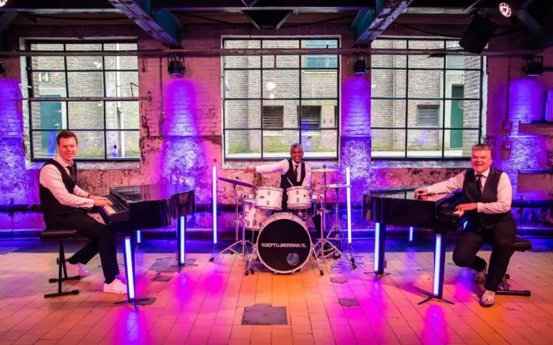 Roept U Jan Maar Duelling Pianoshow boeken bij Burolivemuziek.nl