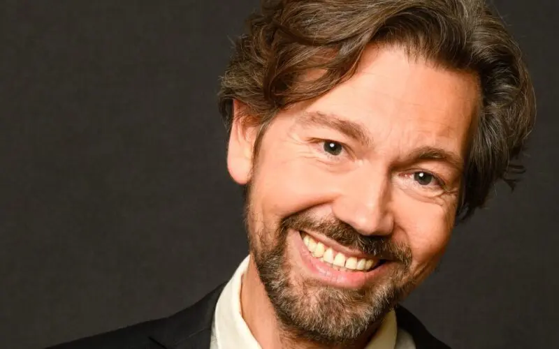 Riël de Groot boek je bij Burolivemuziek.nl