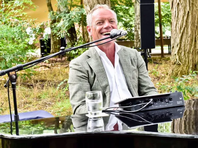 Hans Freie Burolivemuziek.nl (1)