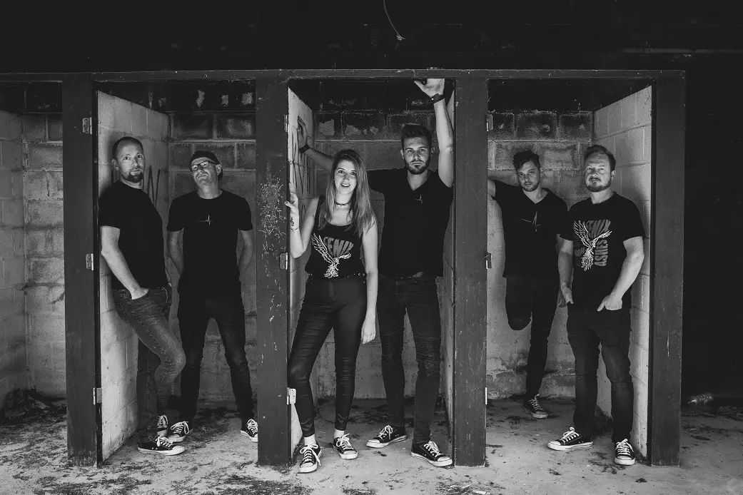 Fenix boek je bij Burolivemuziek.nl