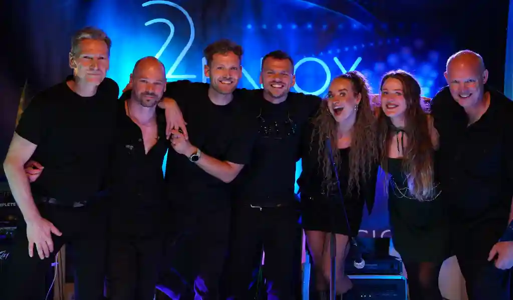 2enjoycoverband boeken bij Burolivemuziek.nl