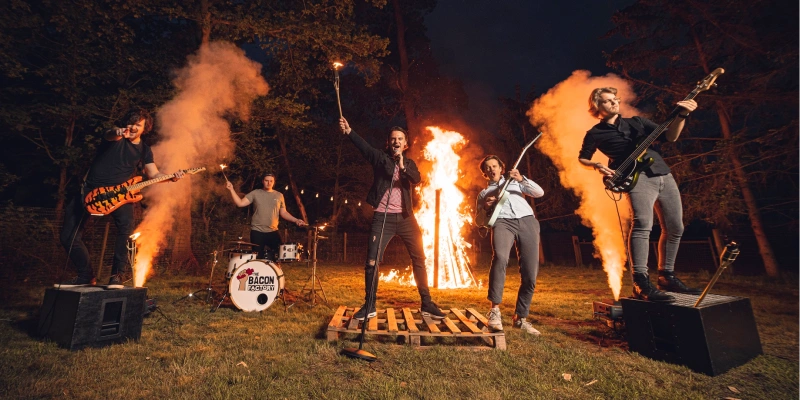 The Bacon Factory boek je bij Burolivemuziek.nl