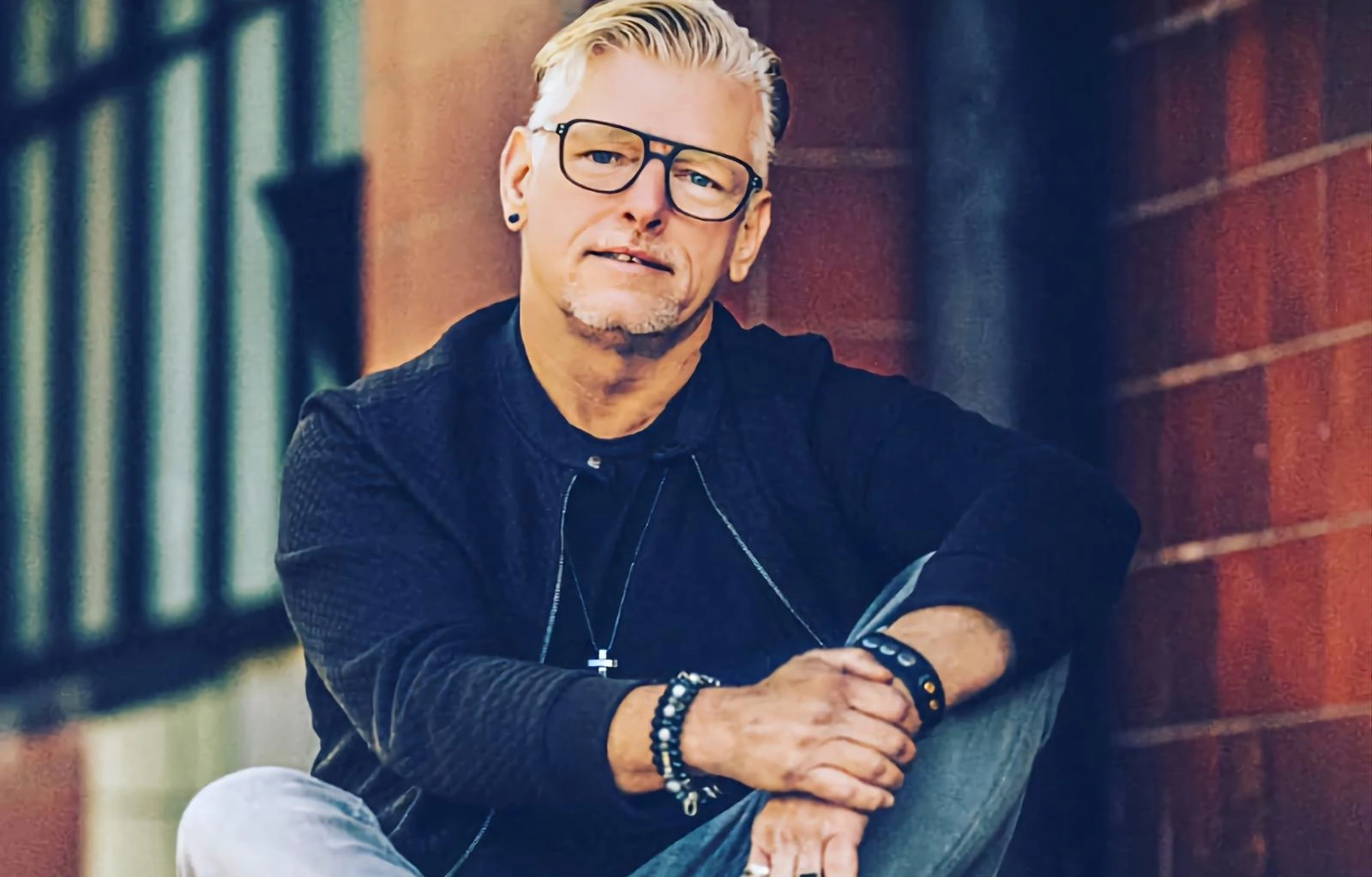 Krijn boek je bij Burolivemuziek.nl