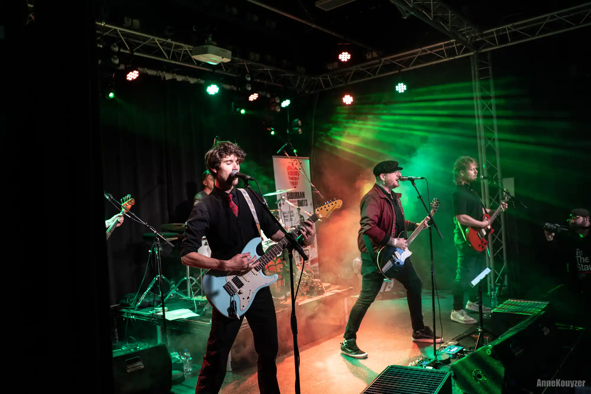 Suburban Idiots boek je bij Burolivemuziek.nl