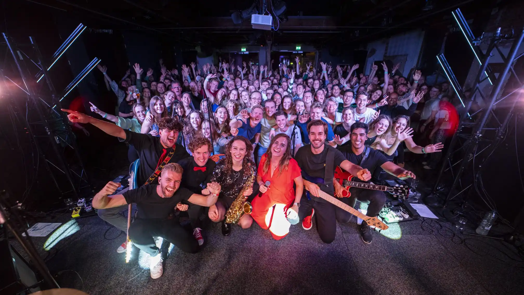 Stitches boek je bij Burolivemuziek.nl