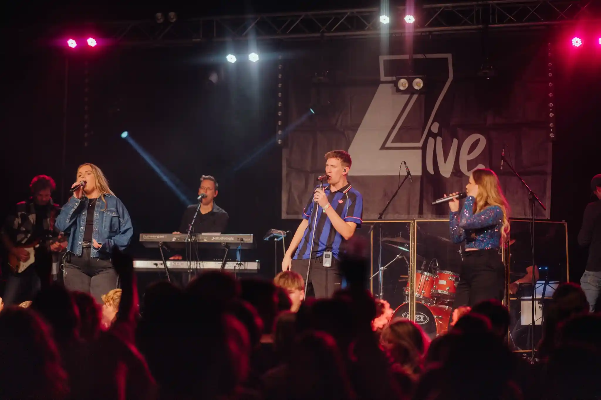 7Live boek je bij Burolivemuziek.nl