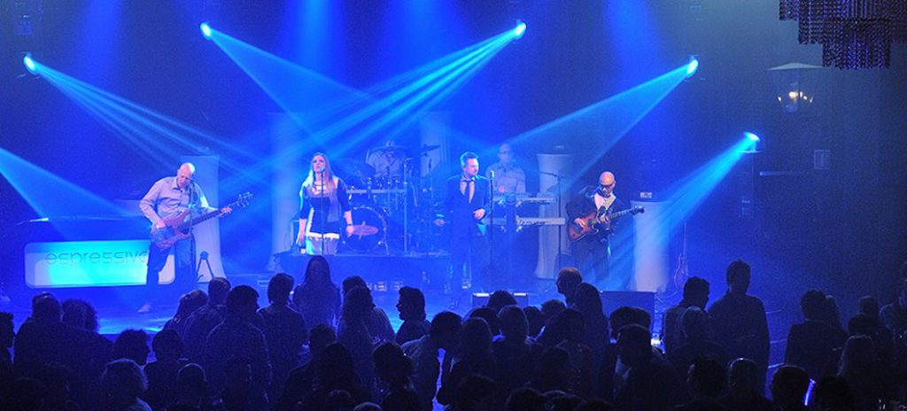 Three O' Four boek je bij Burolivemuziek.nl
